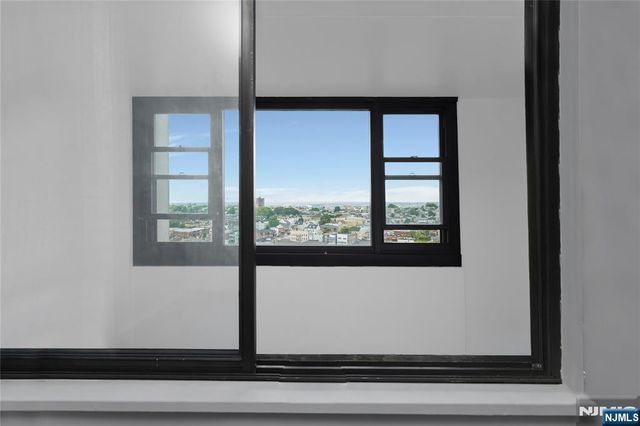 250 Gorge 21E, Cliffside Park, NJ 07010