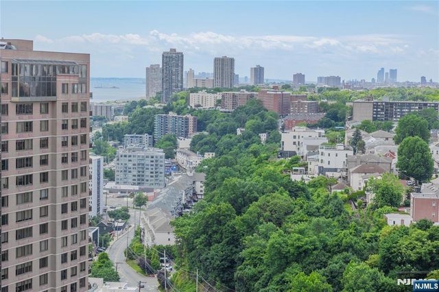 250 Gorge 21E, Cliffside Park, NJ 07010