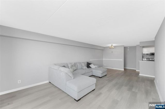 250 Gorge 21E, Cliffside Park, NJ 07010