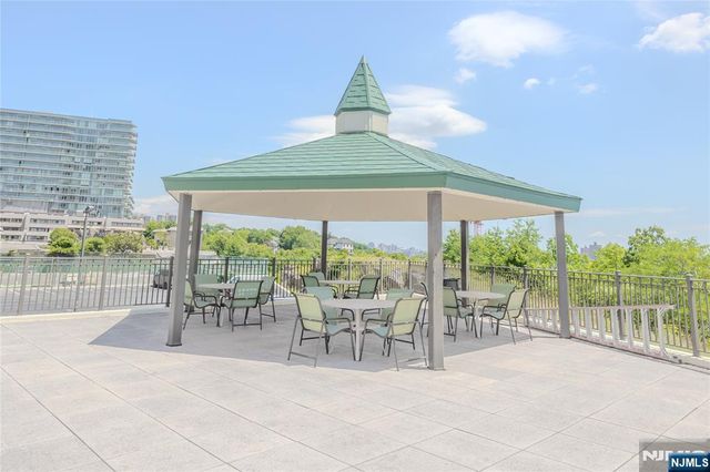 250 Gorge 21E, Cliffside Park, NJ 07010