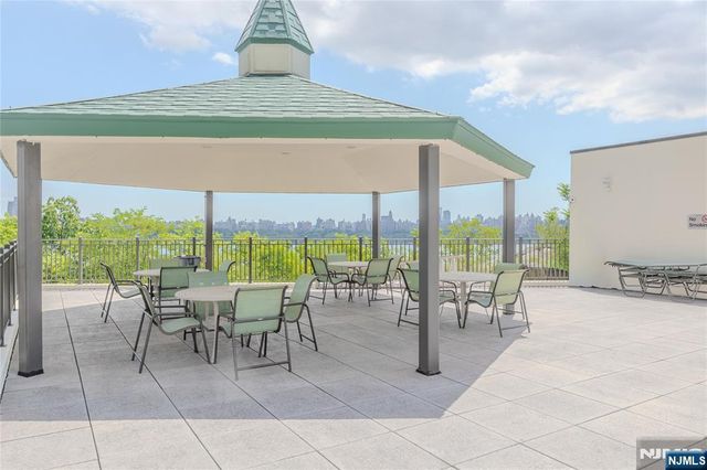 250 Gorge 21E, Cliffside Park, NJ 07010
