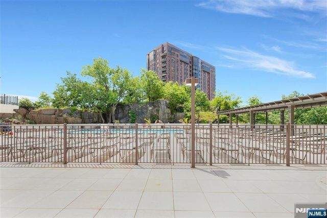 250 Gorge 21E, Cliffside Park, NJ 07010