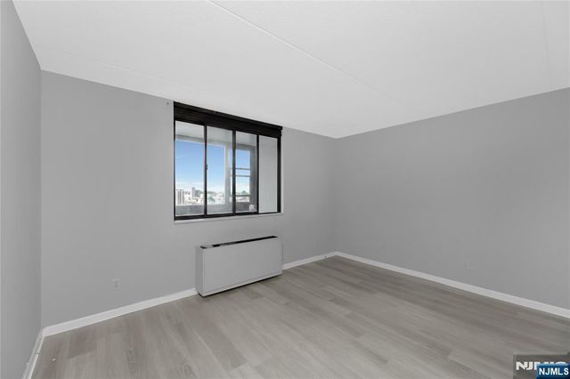 250 Gorge 21E, Cliffside Park, NJ 07010