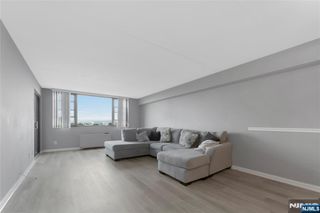 250 Gorge 21E, Cliffside Park, NJ 07010
