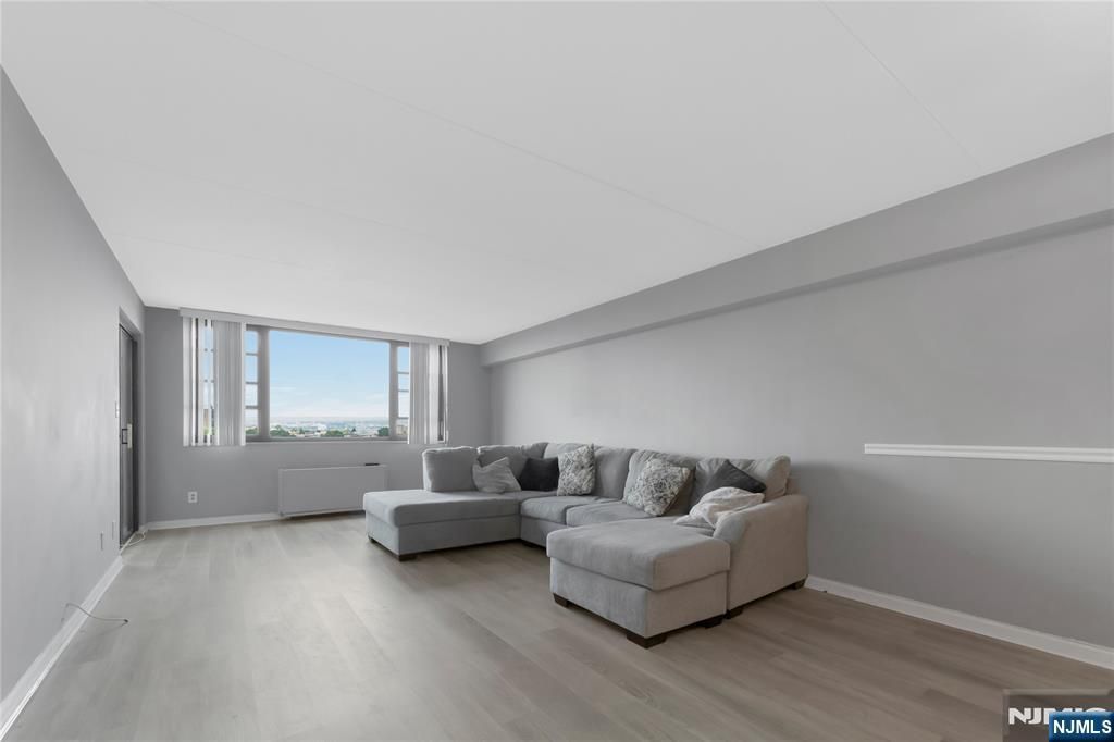 250 Gorge 21E, Cliffside Park, NJ 07010