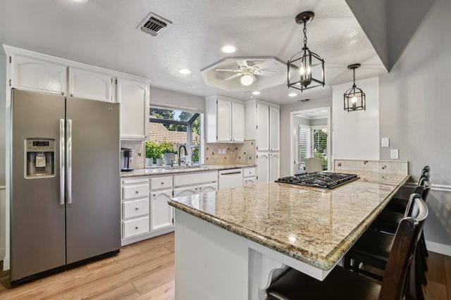 1304 Ridgecrest Way, Roseville, CA 95661