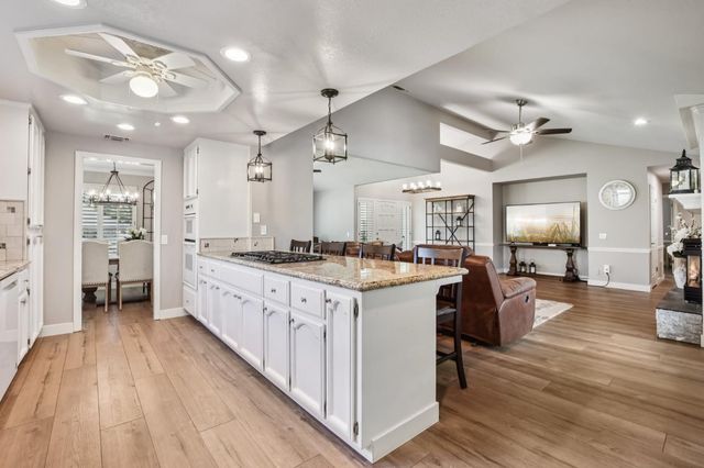 1304 Ridgecrest Way, Roseville, CA 95661