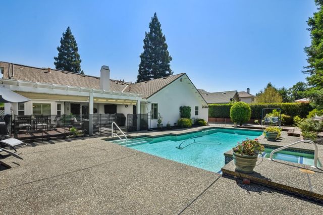 1304 Ridgecrest Way, Roseville, CA 95661