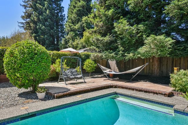 1304 Ridgecrest Way, Roseville, CA 95661