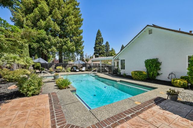 1304 Ridgecrest Way, Roseville, CA 95661