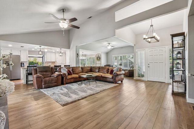 1304 Ridgecrest Way, Roseville, CA 95661