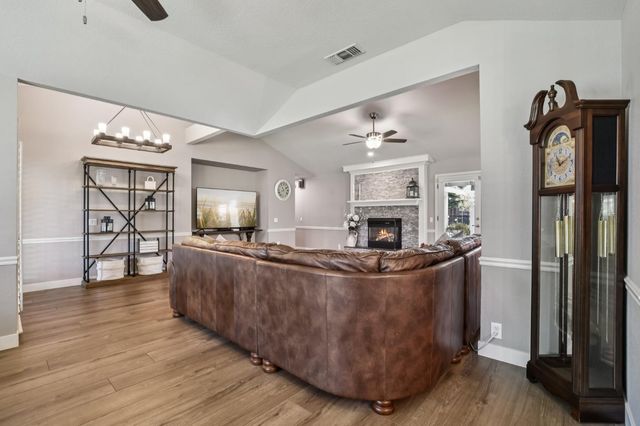 1304 Ridgecrest Way, Roseville, CA 95661