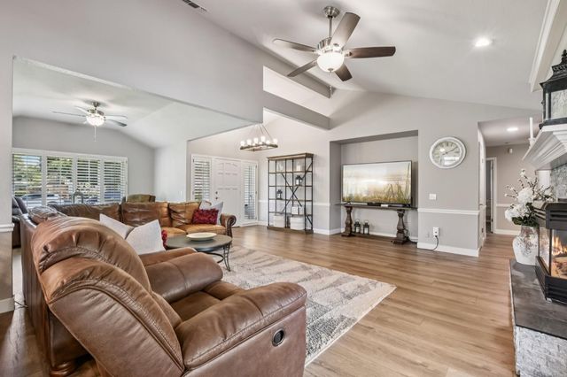 1304 Ridgecrest Way, Roseville, CA 95661