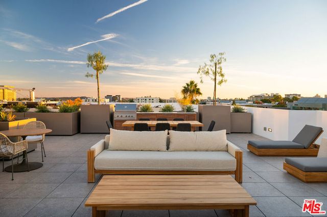 425 N Palm Drive 102, Beverly Hills, CA 90210