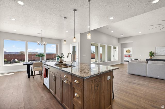 915 S 170 E, Ivins, UT 84738