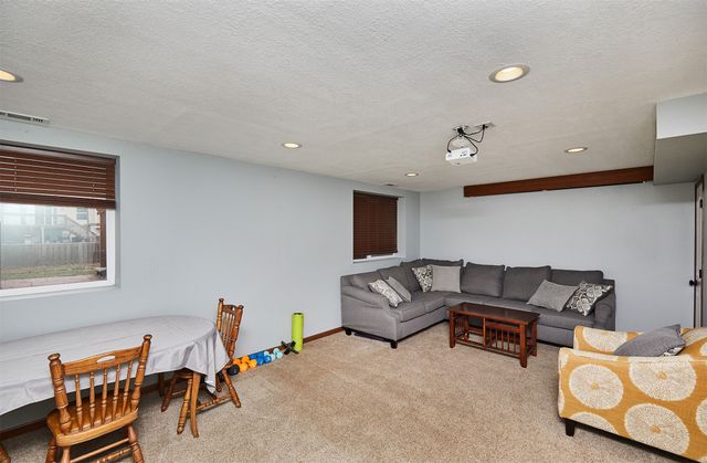 635 SE Ashton Court, Waukee, IA 50263