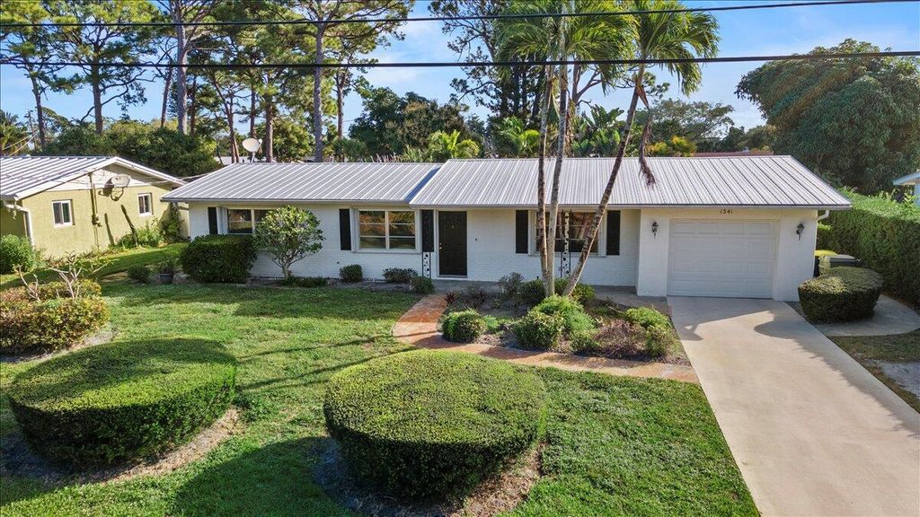 1341 SE Starfish Lane, Stuart, FL 34996