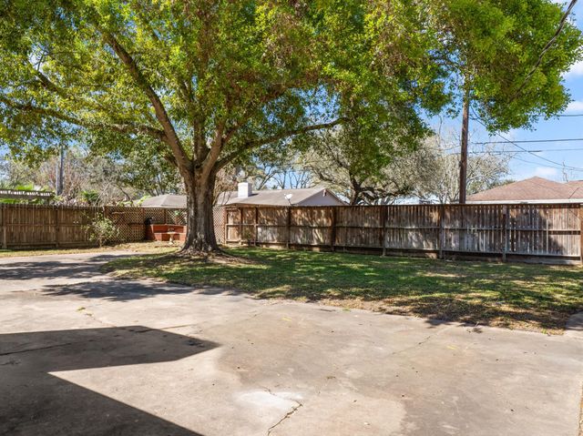 3921 Wickersham Street, Bay City, TX 77414