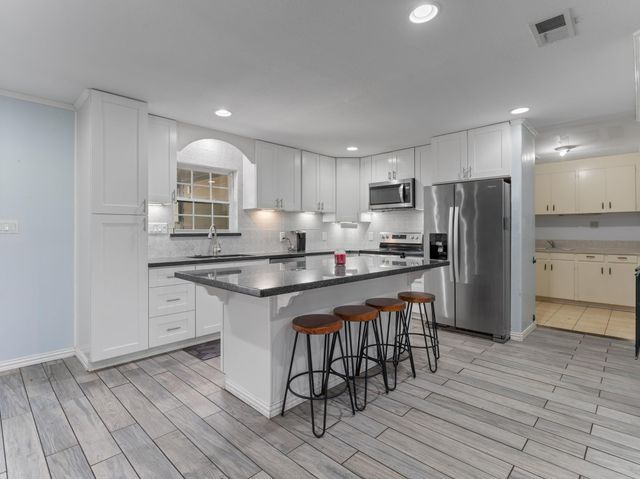 3921 Wickersham Street, Bay City, TX 77414