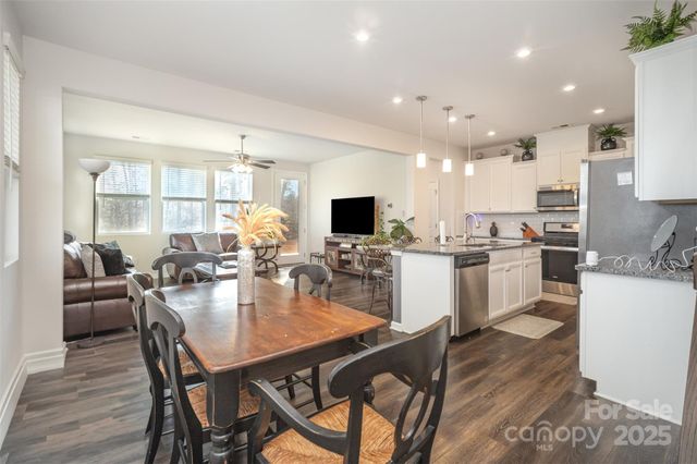 11122 Chalkbark Lane, Charlotte, NC 28262