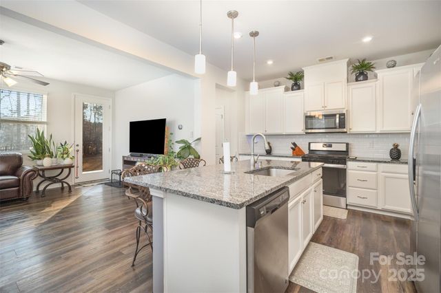 11122 Chalkbark Lane, Charlotte, NC 28262