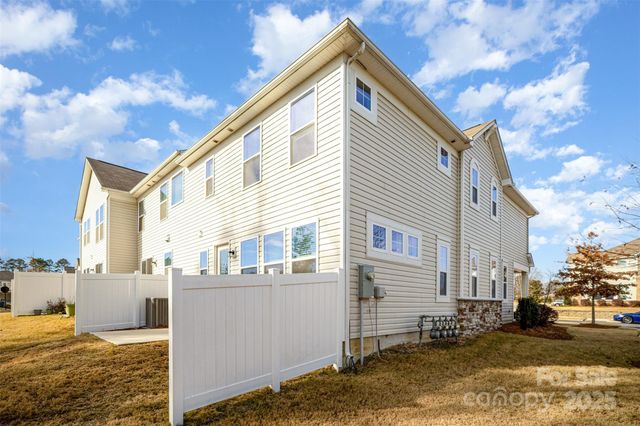 11122 Chalkbark Lane, Charlotte, NC 28262