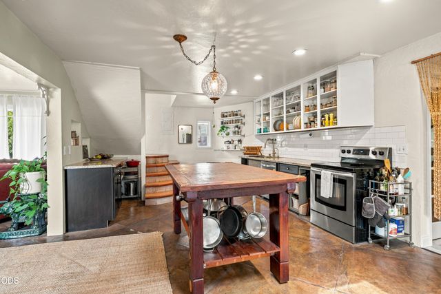 322 N 3rd Street, Central Point, OR 97502