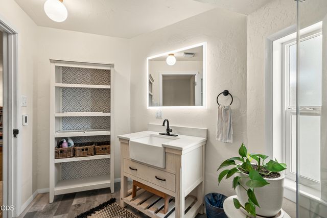 322 N 3rd Street, Central Point, OR 97502