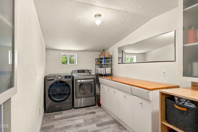 322 N 3rd Street, Central Point, OR 97502
