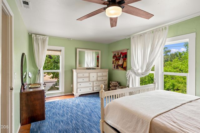 322 N 3rd Street, Central Point, OR 97502