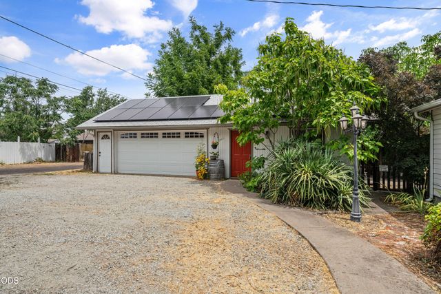 322 N 3rd Street, Central Point, OR 97502