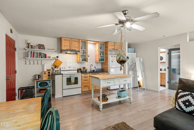 322 N 3rd Street, Central Point, OR 97502