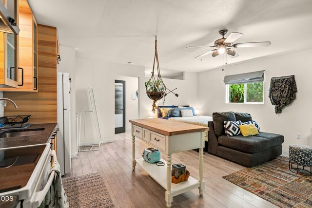 322 N 3rd Street, Central Point, OR 97502