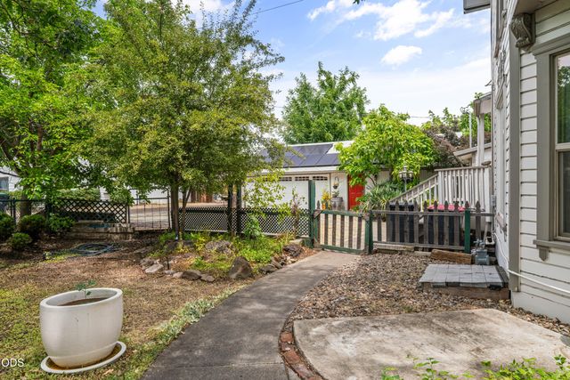 322 N 3rd Street, Central Point, OR 97502