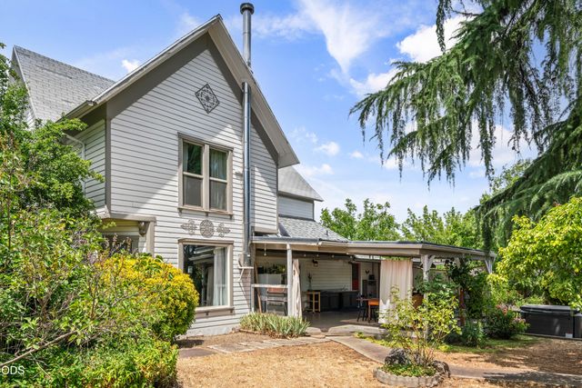 322 N 3rd Street, Central Point, OR 97502