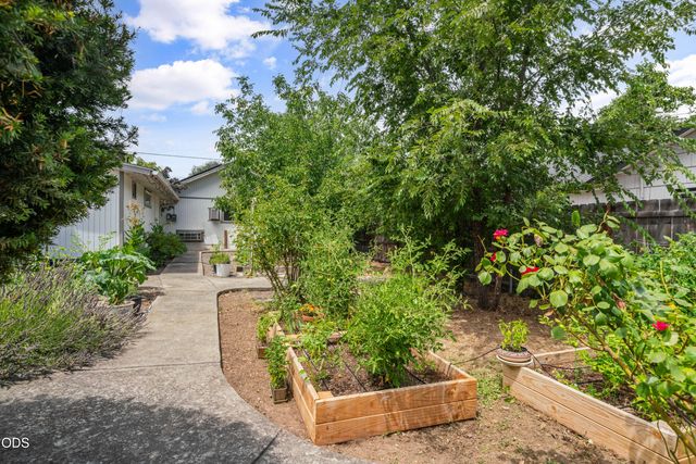 322 N 3rd Street, Central Point, OR 97502