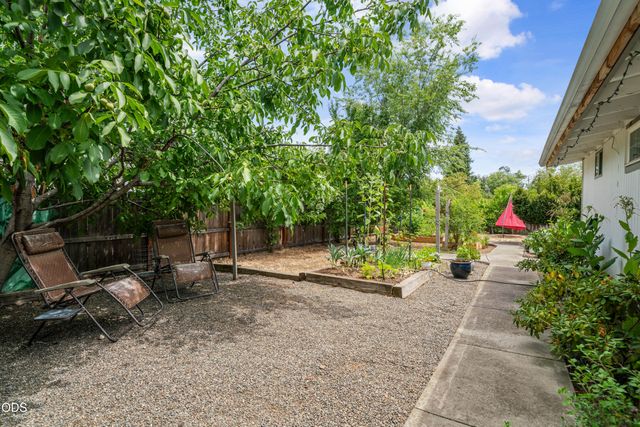 322 N 3rd Street, Central Point, OR 97502