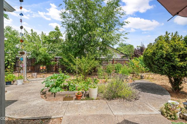 322 N 3rd Street, Central Point, OR 97502