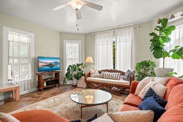 322 N 3rd Street, Central Point, OR 97502