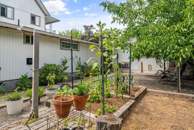 322 N 3rd Street, Central Point, OR 97502