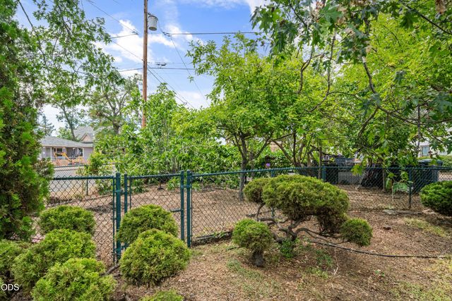 322 N 3rd Street, Central Point, OR 97502