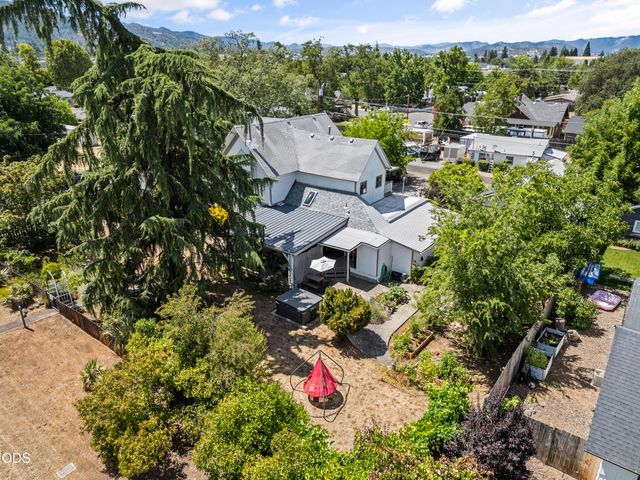 322 N 3rd Street, Central Point, OR 97502