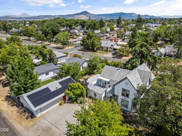 322 N 3rd Street, Central Point, OR 97502