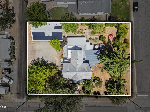 322 N 3rd Street, Central Point, OR 97502