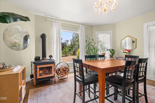 322 N 3rd Street, Central Point, OR 97502