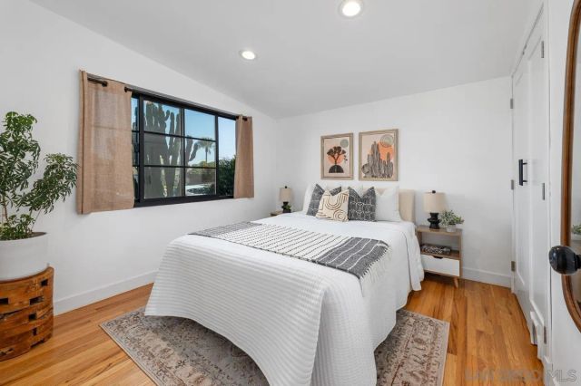 2076 Emerald St, San Diego, CA 92109