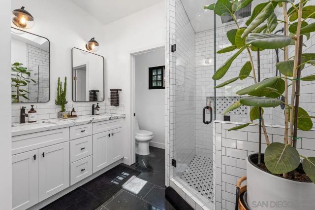 2076 Emerald St, San Diego, CA 92109