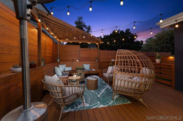 2076 Emerald St, San Diego, CA 92109