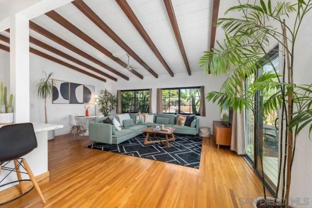 2076 Emerald St, San Diego, CA 92109