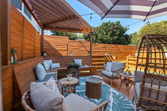 2076 Emerald St, San Diego, CA 92109
